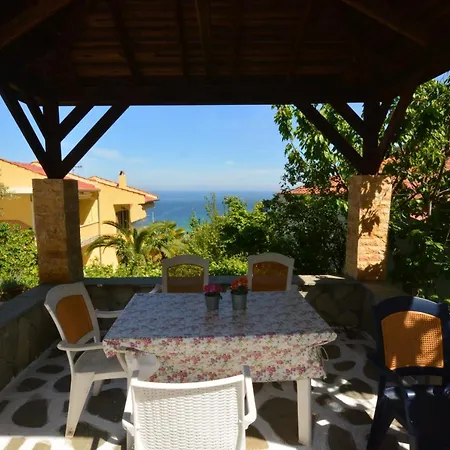 Agatha Paradise Hotel 2*