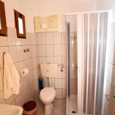 Agatha Paradise 코이니라