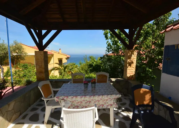Agatha Paradise Hotel 2*
