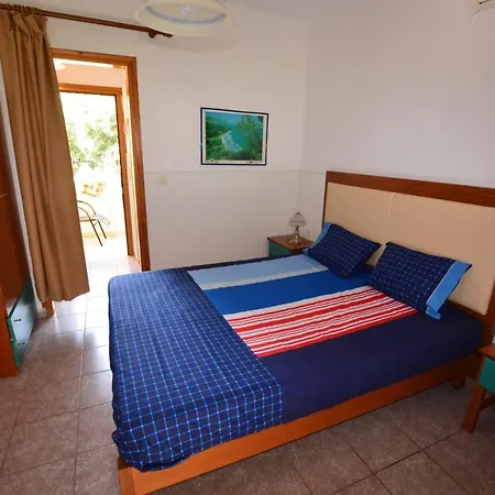 Agatha Paradise كوينيرا