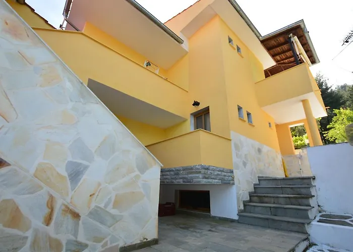 Agatha Paradise Hotel Koinira