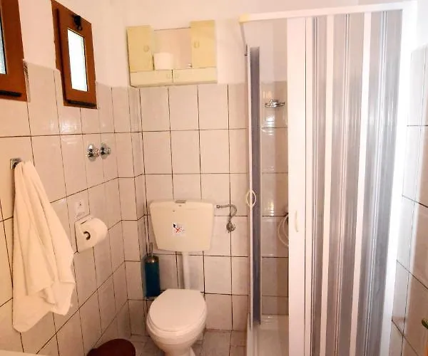 Agatha Paradise Koinira